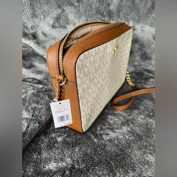 Michael Kors Jet Set LG EW Crossbody - Picture 4 of 6